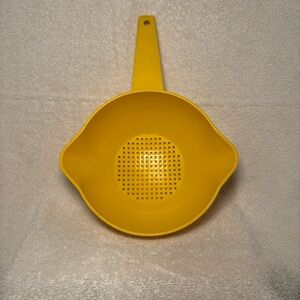 Vintage Tupperware Yellow Harvest Gold 1 Quart Strainer 1200-7